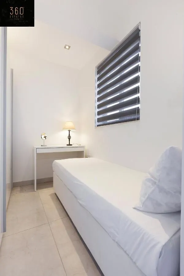Penthouse With Bbq Kitchen Island & Massive Living Room By 360 Estates San Ġiljan 0*,  Malte